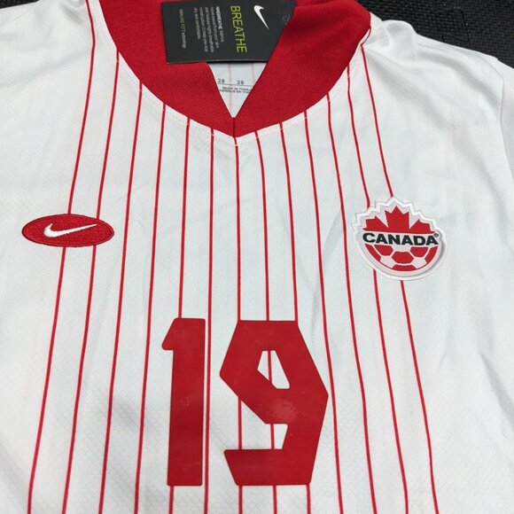 Canada Davies #19 Kids Home White Jersey, Short and Socks - Picture 4 of 6